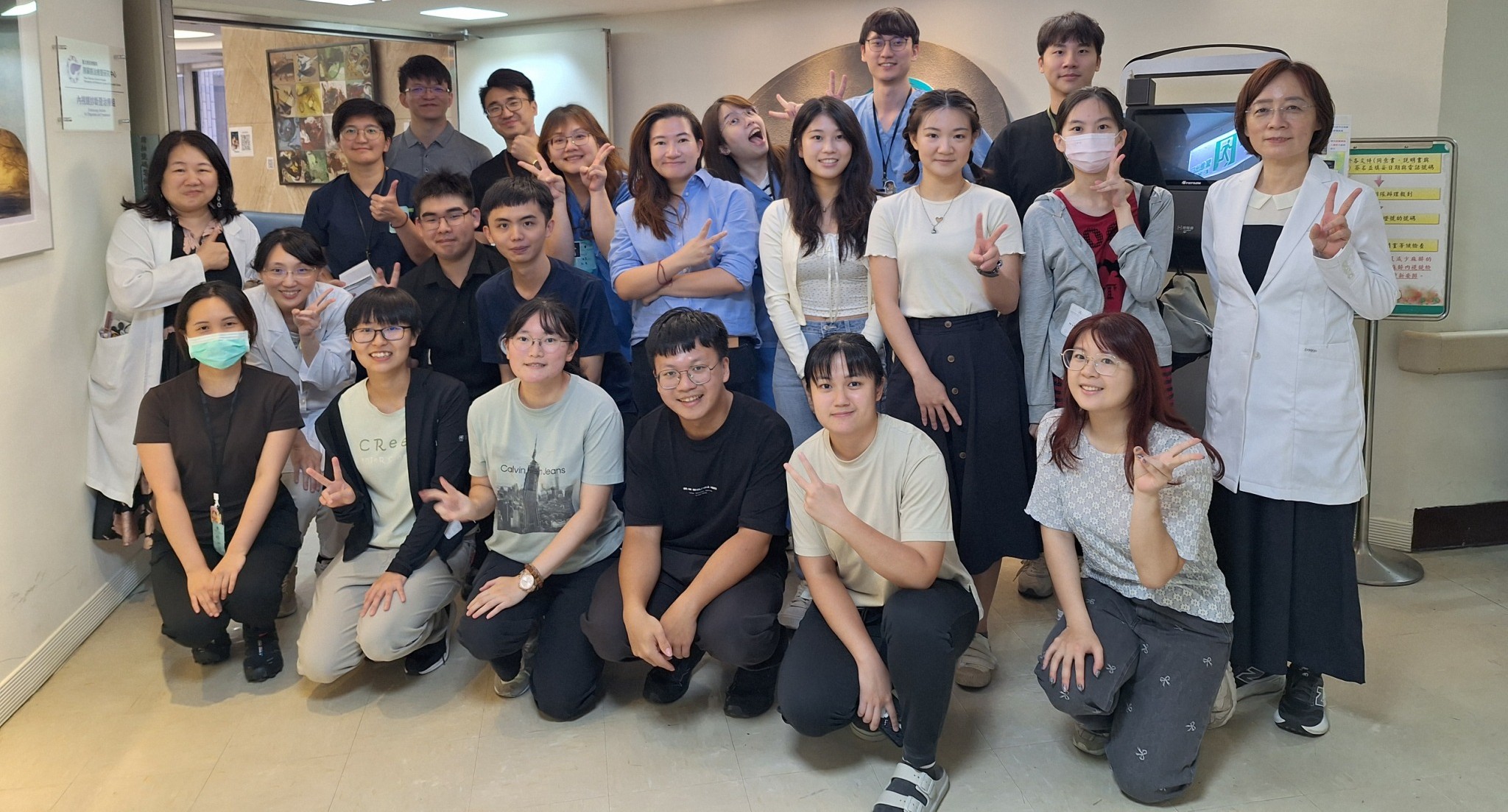 配合內科部教學計畫舉辦PGY內視鏡體驗活動，提供住院醫師實作學習機會，內容包含胃鏡、大腸鏡基本操作，以及息肉切除（snare polypectomy）、活檢鉗（forceps）、APC、異物取出等內視鏡技術體驗��