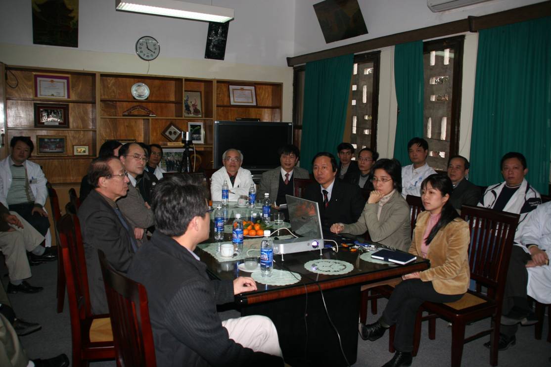 臺北榮民總醫院移植團隊與越南與河內國家兒童醫院一同進行會議商討